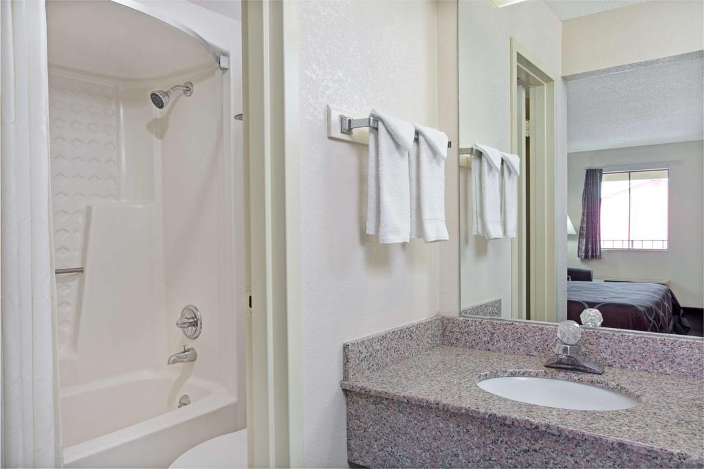 Hotel Super 8 By Wyndham Suwanee Zewnętrze zdjęcie